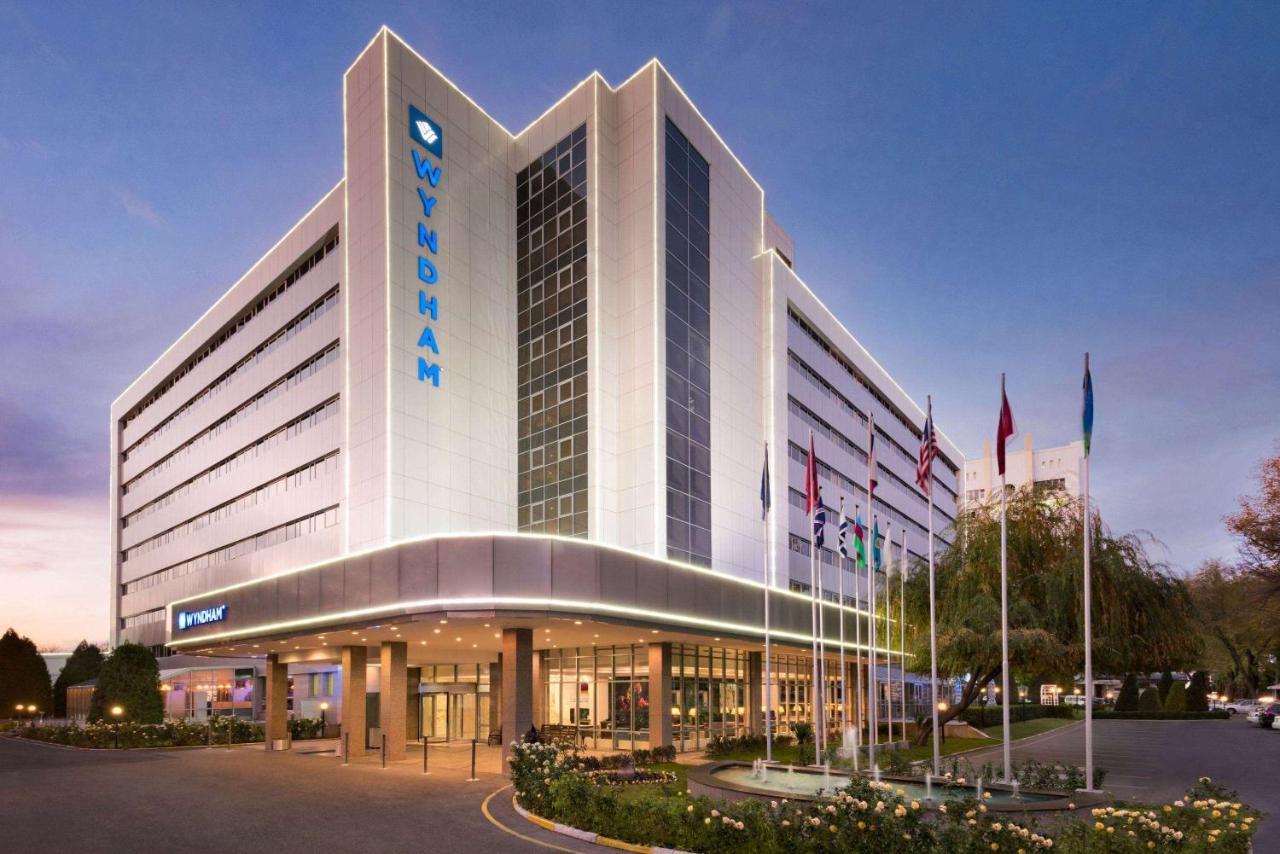 Wyndham Tashkent Otel Dış mekan fotoğraf